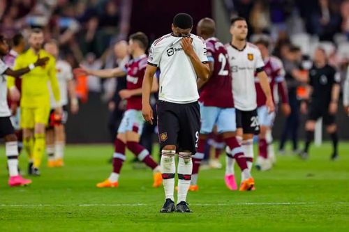 Arsenal 'sống lại' giấc mơ vô địch, Man Utd nguy cơ văng top 4