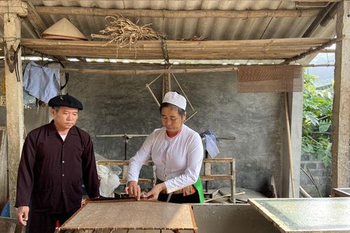 Gìn giữ nghề làm giấy dó của người Mường Hòa Bình