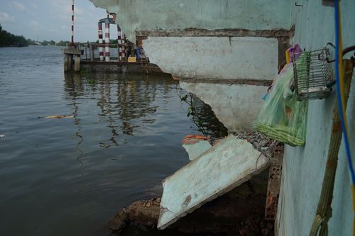 10 căn nhà ở Cần Thơ bị sạt xuống sông