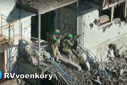 Clip quân Ukraine tháo chạy khi Wagner đột nhập tòa nhà ở Bakhmut