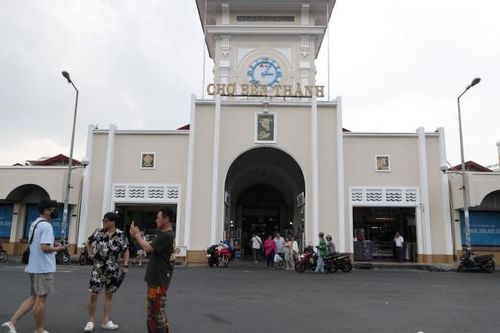 'Thay áo mới', chợ Bến Thành trở thành điểm check-in thu hút khách ở TP HCM