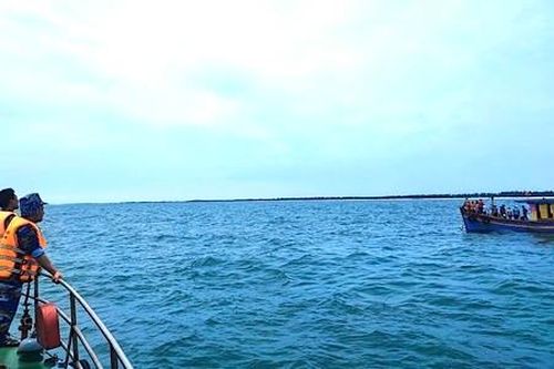 Hai vợ chồng ngư dân nghi mất tích khi đánh cá trên biển