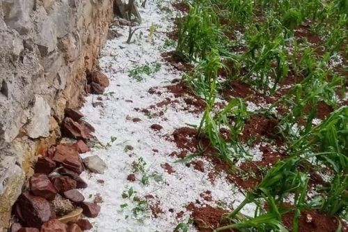 Mưa đá xuất hiện bất thường ở Cao Bằng