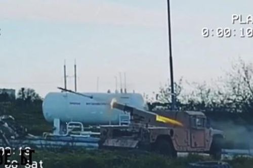 Ukraine triển khai tên lửa dẫn đường APKWS trên khung gầm xe Humvee