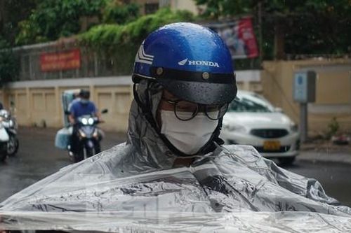 Mưa 'vàng' giải nhiệt cho TPHCM sau chuỗi ngày nóng gắt