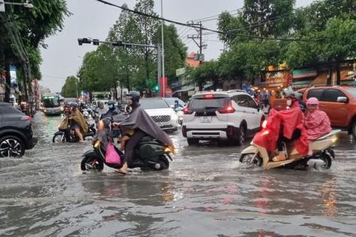 TPHCM, Đồng Nai, Bình Dương: Nhiều nơi mưa đá, đường phố thành sông