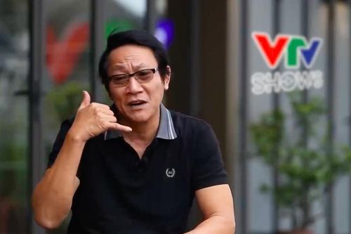 Diễn viên Hoàng Hải hai lần muối mặt gọi điện nhờ bạn đưa vợ đi đẻ