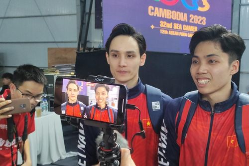 Nam thần TDDC Việt Nam được nữ phóng viên nước ngoài 'săn' bằng được