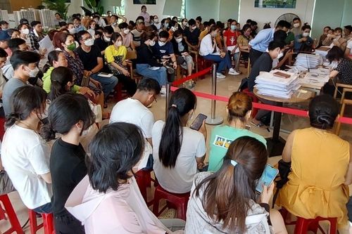 Xếp hàng từ 4h sáng mua nhà xã hội ở Đà Nẵng