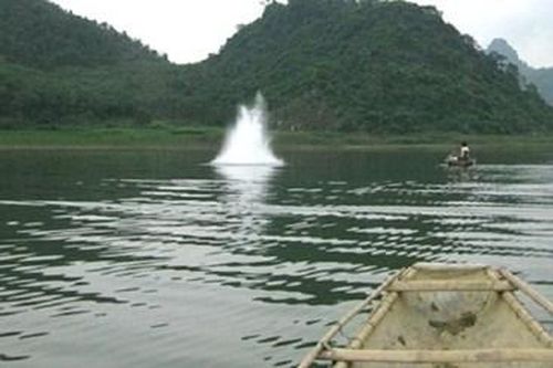 Người đàn ông bị đứt rời tay nghi do nổ mìn tự chế để đánh cá