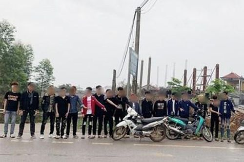 16 thanh thiếu niên tụ tập chuẩn bị hung khí để 'hỗn chiến'