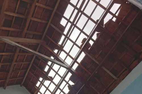 Lốc xoáy ở Nghệ An làm hai người bị thương, thiệt hại nhiều tài sản