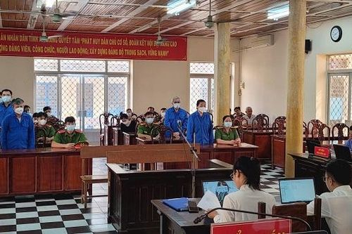 Vụ chi 20 tỷ đồng điều chuyển giám đốc công an tỉnh An Giang: Nhóm bị cáo hầu tòa