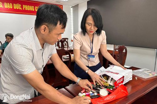 Thuốc lá điện tử 'tấn công' trường học