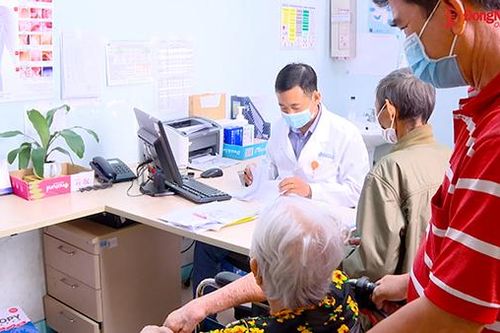 Vì sao nhiều người không được mua bảo hiểm y tế tuyến tỉnh?