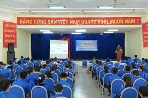 Nha Trang: Tập huấn nâng cao nhận thức chính trị, nghiệp vụ cho 150 cán bộ đoàn, hội