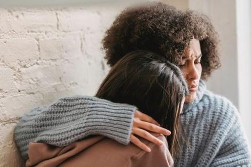 Con gặp khó khăn trong tình bạn: Cha mẹ giúp con vượt qua thế nào?