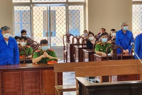 Xét xử nhóm bị cáo lừa đảo 'điều chuyển giám đốc Công an tỉnh giá 20 tỷ đồng'
