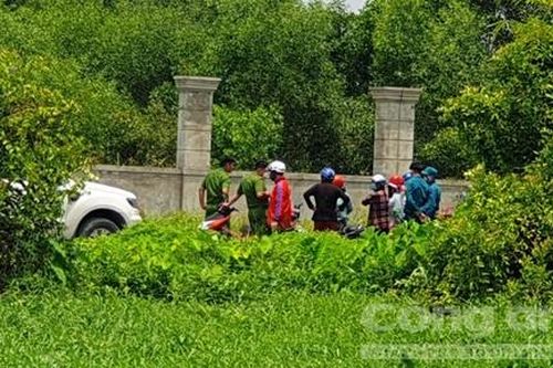 Đi đặt bẫy chim, phát hiện thi thể đang phân hủy trong bụi rậm