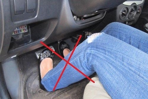 Lỗi đại kỵ đạp nhầm chân phanh sang chân ga khi lái ô tô: Kinh nghiệm để tránh