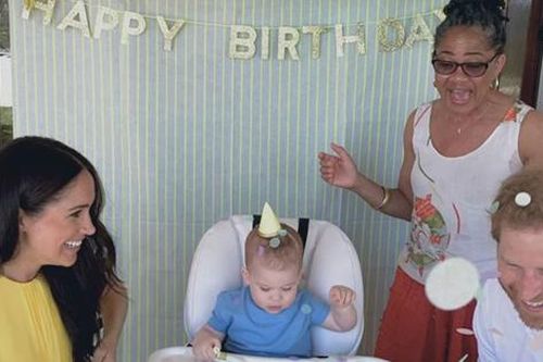 Hành động bất ngờ của Vua Charles III với con trai Meghan trong ngày đăng quang