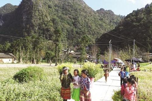 Nâng cao đời sống đồng bào dân tộc vùng khó