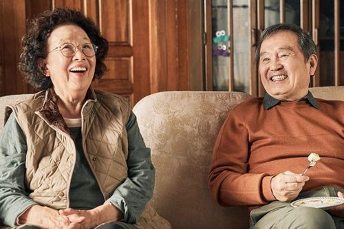 Sau trẻ em, quán cà phê ở Hàn Quốc cấm thêm người già