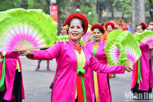 Rộn ràng Lễ hội kỷ niệm 980 năm Thập tam trại