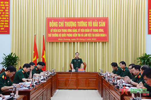 Thượng tướng Vũ Hải Sản kiểm tra kết quả thực hiện nhiệm vụ tại Bộ tư lệnh Quân đoàn 4