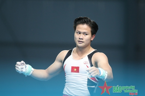 Nguyễn Văn Khánh Phong đánh bại nhà vô địch thế giới ở SEA Games 32