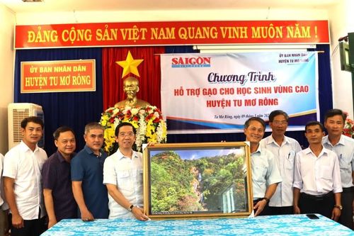 Báo SGGP cùng bạn đọc tặng 2,2 tấn gạo để nấu ăn trưa miễn phí cho học sinh