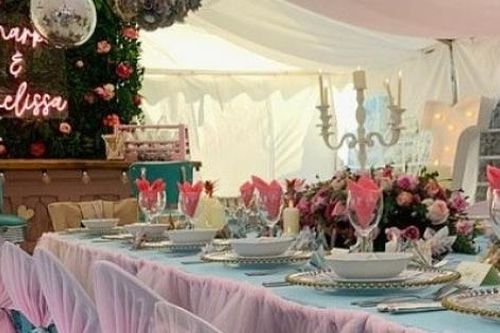 Đám cưới dễ thương, xinh xắn và tiết kiệm từ việc tái chế hàng phế liệu