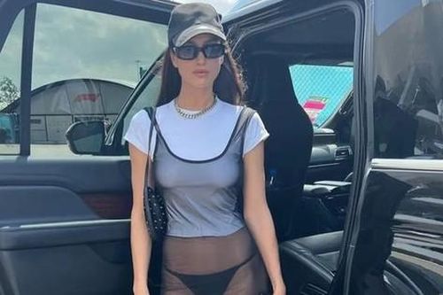 Irina Shayk bị chỉ trích vì mặc váy xuyên thấu ở giải đua F1