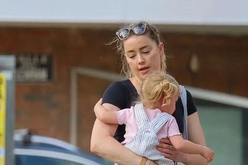 Cuộc sống của Amber Heard sau khi rời Mỹ