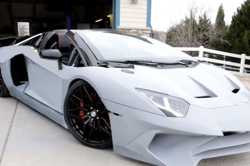 Hai cha con chế Lamborghini Aventador SV đẹp như thật khiến hãng ngỡ ngàng