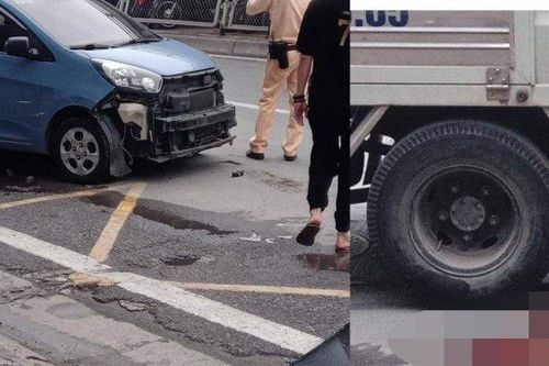 Hà Nội: Va chạm với ô tô do nữ tài xế cầm lái, 1 người tử vong