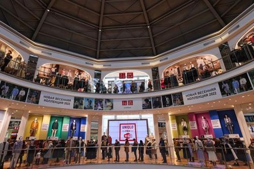 Uniqlo quyết định bán hầu hết các cửa hàng ở Nga?