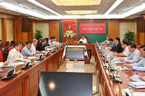 Khai trừ ra khỏi Đảng các đồng chí: Doãn Văn Hưởng, Nguyễn Thanh Dương, Lê Ngọc Hưng, Mai Đình Định, Nguyễn Ngọc Ánh