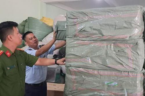 Ngăn chặn hàng chục tấn hàng hóa không rõ nguồn gốc xuất xứ
