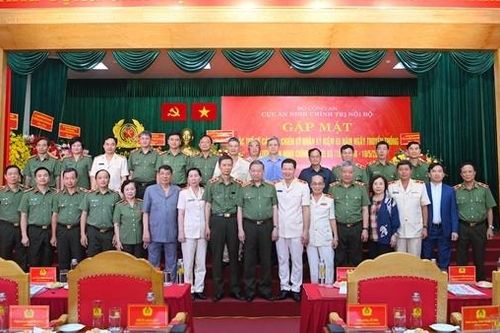 Xứng đáng là lực lượng anh hùng của CAND Việt Nam anh hùng