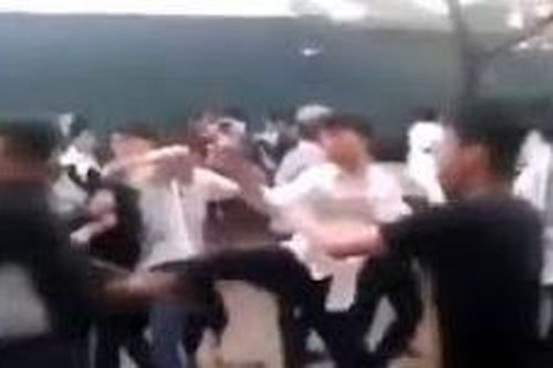 Mâu thuẫn từ MXH dẫn đến xô xát, nam sinh đâm 2 bạn cùng trường thương vong