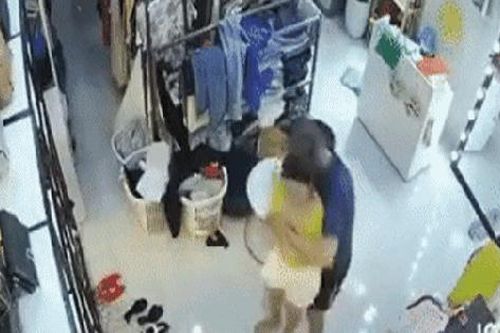 Từ vụ nữ chủ shop quần áo bị đe dọa hiếp dâm: Giải pháp nào để thoát hiểm khi bị tấn công tình dục?