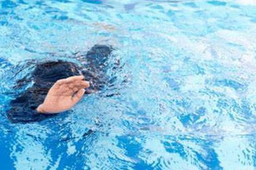 Bàng hoàng phát hiện thi thể thiếu nữ dưới hồ câu cá