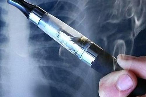 Hai học sinh bị ngộ độc do hút thuốc lá điện tử