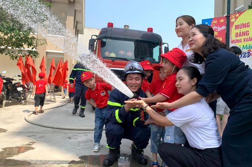 Sôi nổi chương trình trải nghiệm 'Chúng em là lính cứu hỏa'
