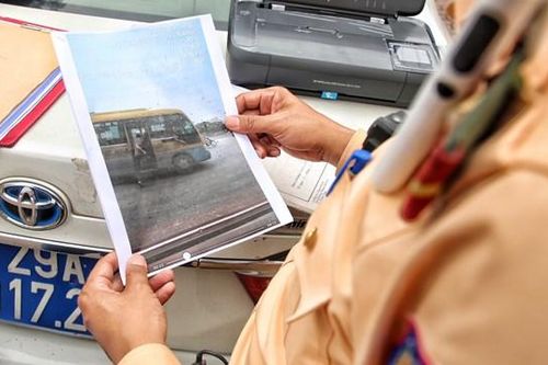 CSGT in hình ảnh vi phạm, tài xế 'tâm phục, khẩu phục'