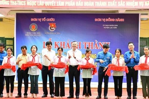 Thường trực Ban Bí thư Trương Thị Mai tiếp xúc cử tri tỉnh Hòa Bình