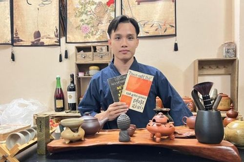 Chàng trai theo đuổi đam mê sửa chữa và phục chế sách cũ