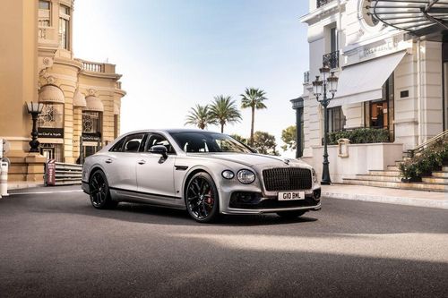 Bentley Flying Spur bị triệu hồi do màn hình có khả năng rơi ra