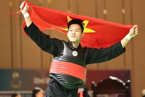 Võ sĩ Việt áp đảo khiến đối thủ phải nhận số điểm âm, giành HCV SEA Games đầy thuyết phục